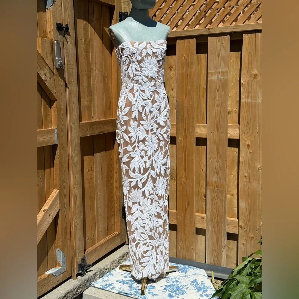 🆕 BRONX & BANCO 🧿 NWOT Dahlia Gown, White Sequin Floral Gown - Sz L US 8